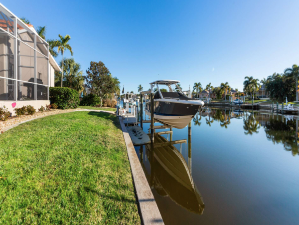 Beautiful & Spacious 3 Bedroom Pool Home in Port Charlotte