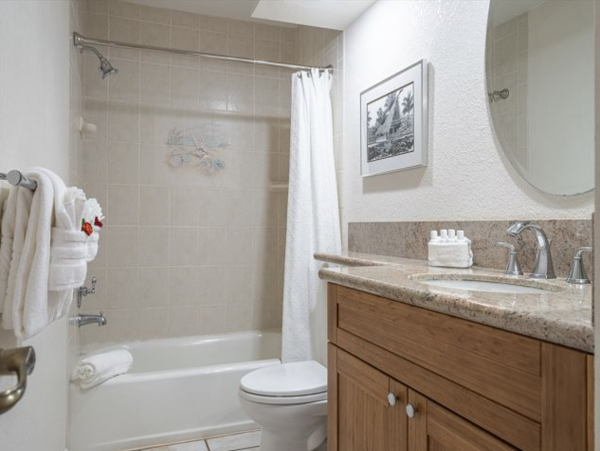 Relax in Paradise: Spacious 3-Bedroom Golf-Front Condo with Ocean Views in Wailea