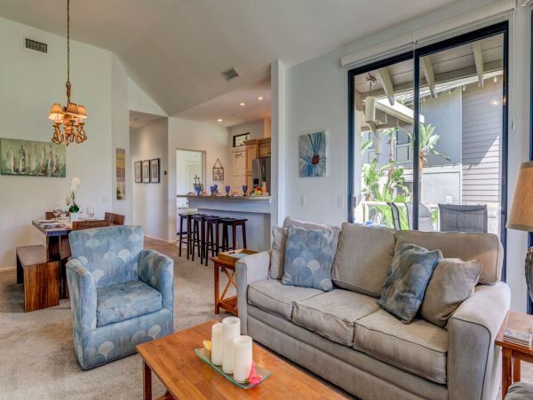 Lovely Maui Vacation Rental Sleeps 8 Guests Communal Pool