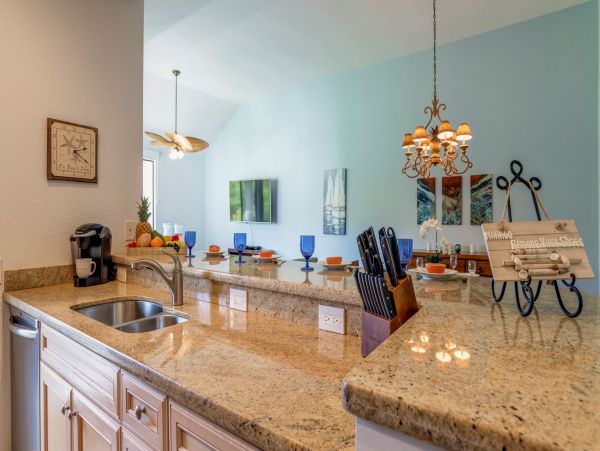 Lovely Maui Vacation Rental Sleeps 8 Guests Communal Pool
