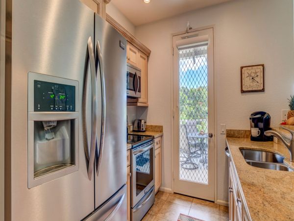 Lovely Maui Vacation Rental Sleeps 8 Guests Communal Pool