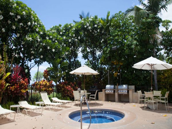 Lovely Maui Vacation Rental Sleeps 8 Guests Communal Pool