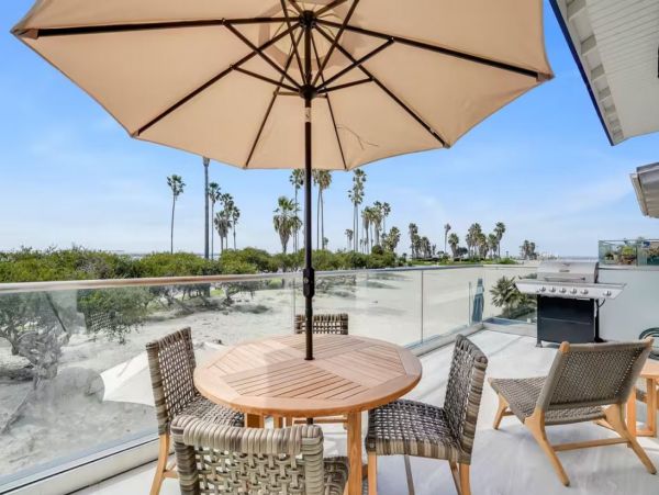 San Diego Beachfront Vacation Townhouse Sleeps 10 Guests