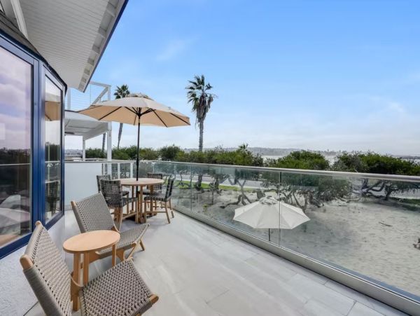 San Diego Beachfront Vacation Townhouse Sleeps 10 Guests