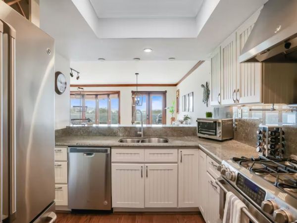 San Diego Beachfront Vacation Townhouse Sleeps 10 Guests