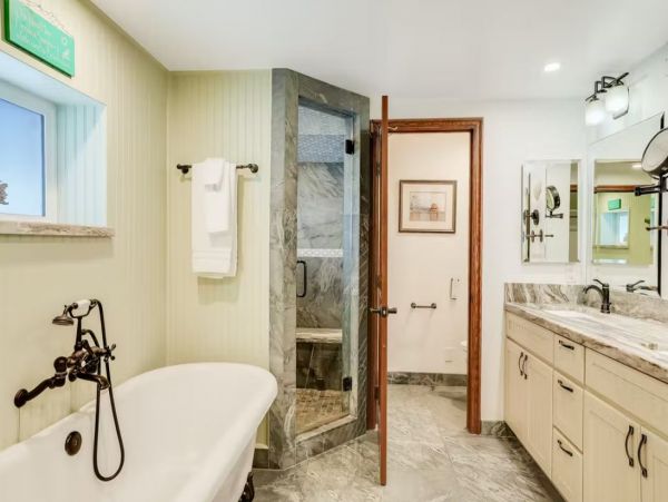 San Diego Beachfront Vacation Townhouse Sleeps 10 Guests