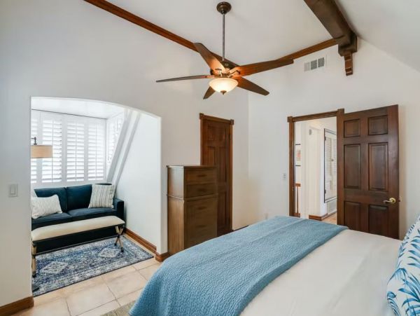 San Diego Beachfront Vacation Townhouse Sleeps 10 Guests