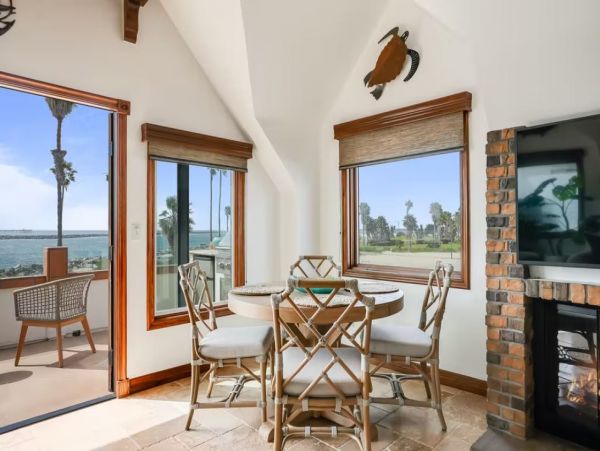 San Diego Beachfront Vacation Townhouse Sleeps 10 Guests