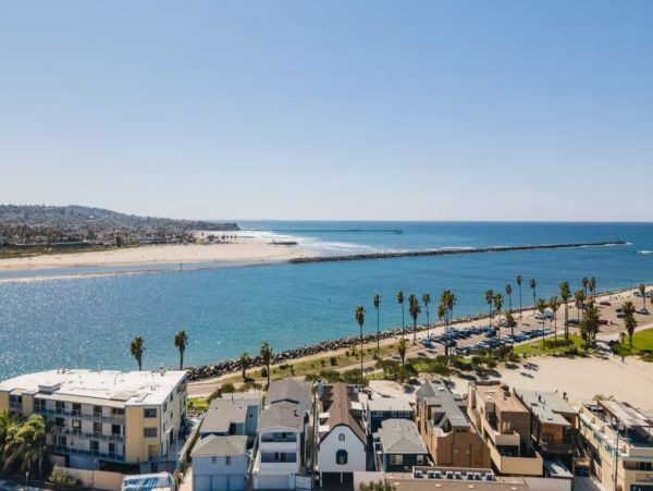 San Diego Beachfront Vacation Townhouse Sleeps 10 Guests