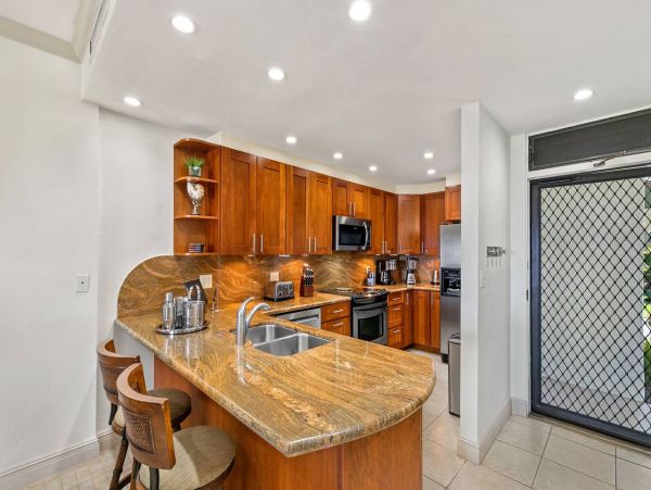 Charming One Bedroom Condo with Ocean Views Sleeps 4