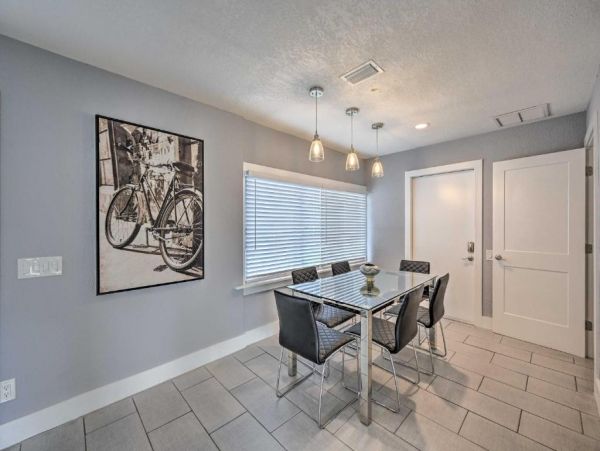 Naples 3 Bedroom Home with Patio & Private Pool Sleeps 8