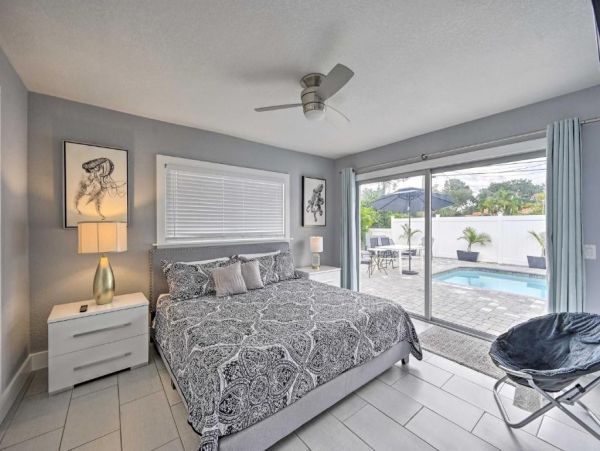 Naples 3 Bedroom Home with Patio & Private Pool Sleeps 8