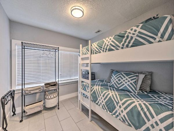 Naples 3 Bedroom Home with Patio & Private Pool Sleeps 8