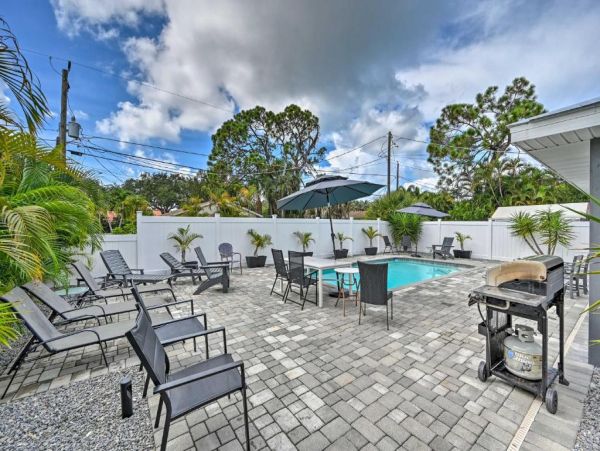 Naples 3 Bedroom Home with Patio & Private Pool Sleeps 8