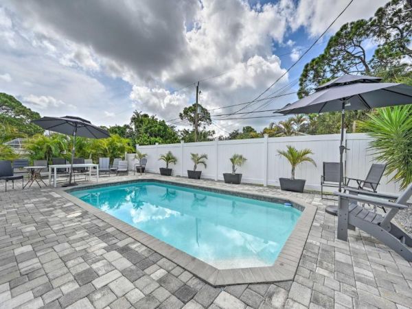 Naples 3 Bedroom Home with Patio & Private Pool Sleeps 8