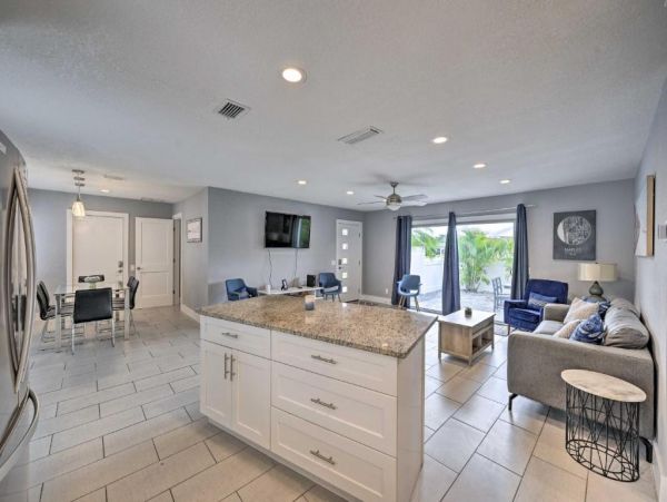 Naples 3 Bedroom Home with Patio & Private Pool Sleeps 8