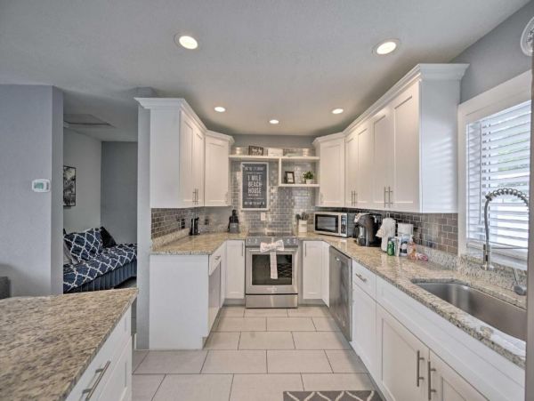 Naples 3 Bedroom Home with Patio & Private Pool Sleeps 8