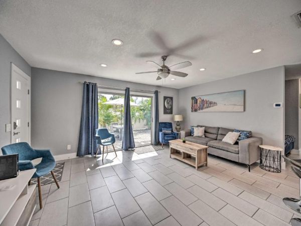 Naples 3 Bedroom Home with Patio & Private Pool Sleeps 8