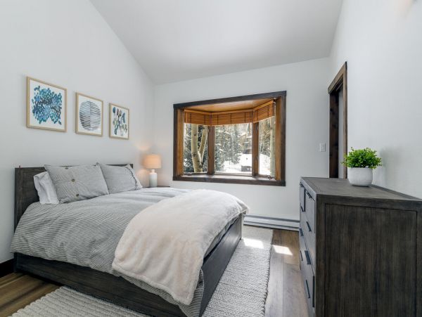Vail 4 Bedroom Home with Mountain View Sleeps 10
