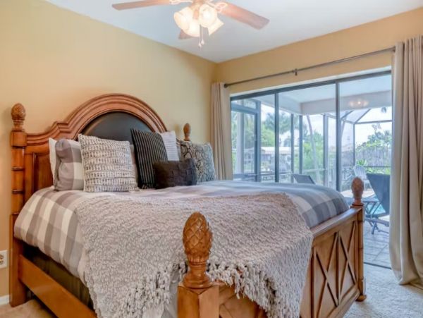 Cape Coral 5 Bedroom Home With Canal View & Dock Sleeps 11