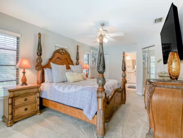 Cape Coral 5 Bedroom Home With Canal View & Dock Sleeps 11