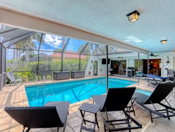 Cape Coral 5 Bedroom Home With Canal View & Dock Sleeps 11