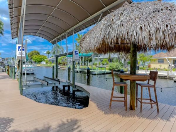 Cape Coral 5 Bedroom Home With Canal View & Dock Sleeps 11