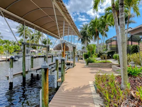 Cape Coral 5 Bedroom Home With Canal View & Dock Sleeps 11