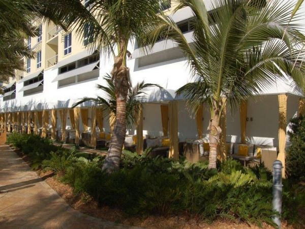 Siesta Key 3 Bedroom Condo with Communal Pool & Spa