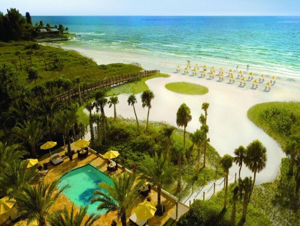 Siesta Key 3 Bedroom Condo with Communal Pool & Spa