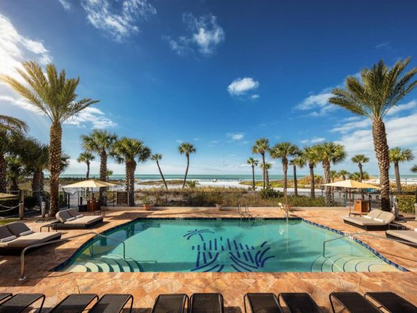 Siesta Key 3 Bedroom Condo with Communal Pool & Spa