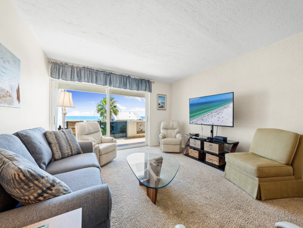 Beautiful Siesta Key Vacation Condo Walk to Beach with Pool