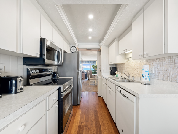 Beautiful Siesta Key Vacation Condo Walk to Beach with Pool