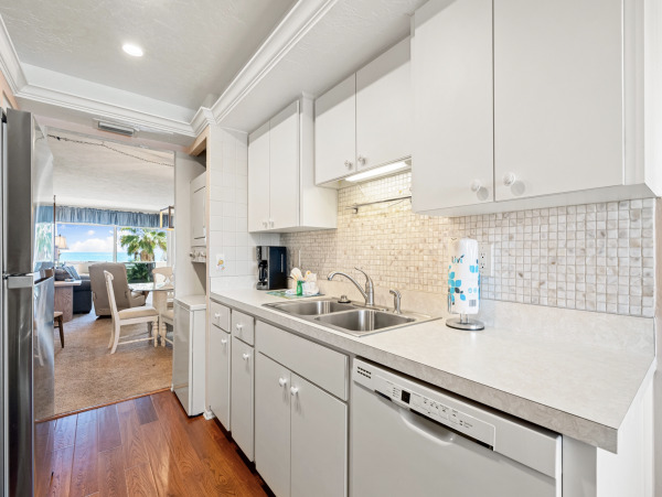 Beautiful Siesta Key Vacation Condo Walk to Beach with Pool