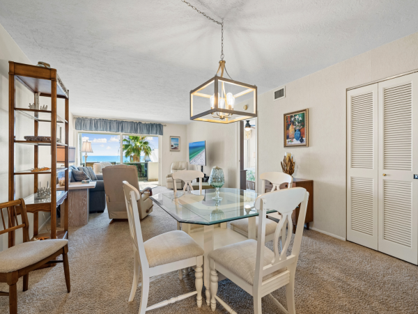 Beautiful Siesta Key Vacation Condo Walk to Beach with Pool