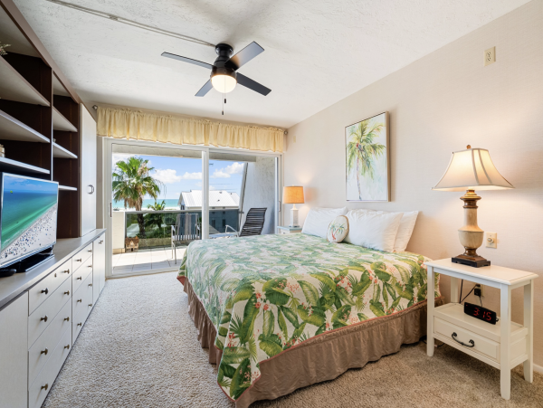 Beautiful Siesta Key Vacation Condo Walk to Beach with Pool