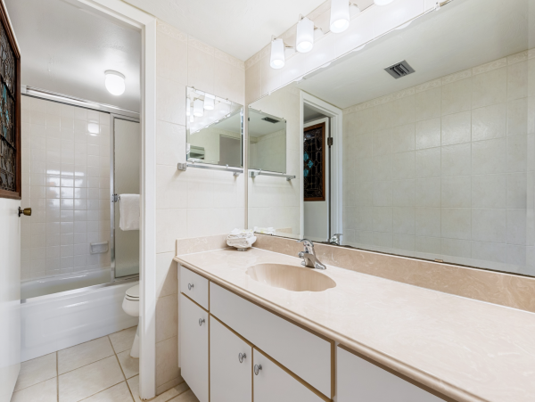 Beautiful Siesta Key Vacation Condo Walk to Beach with Pool