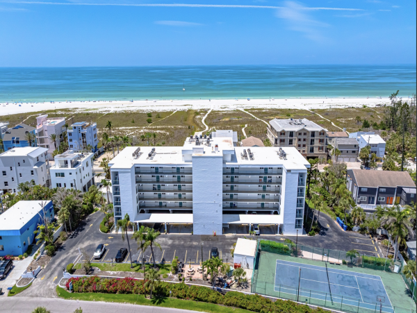 Beautiful Siesta Key Vacation Condo Walk to Beach with Pool
