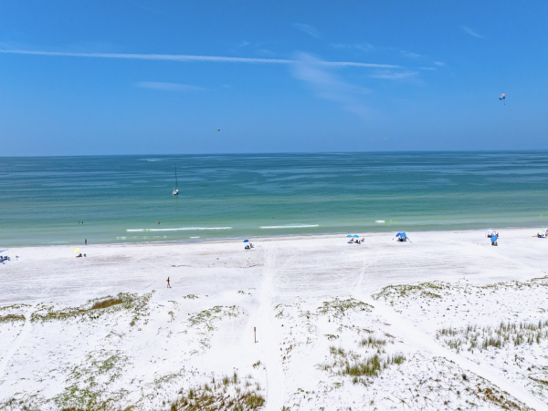 Beautiful Siesta Key Vacation Condo Walk to Beach with Pool