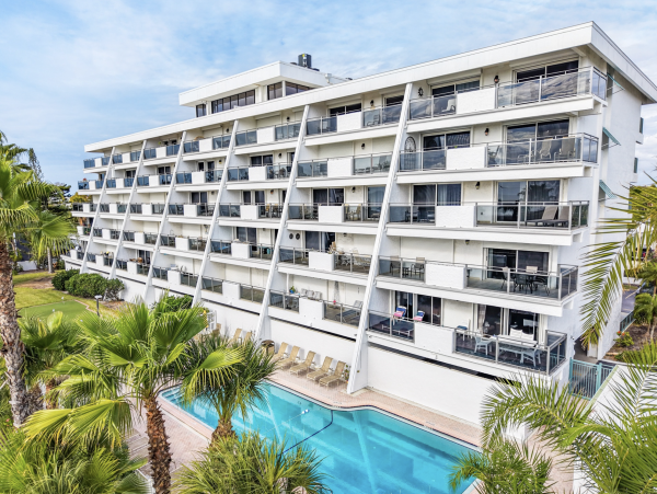 Beautiful Siesta Key Vacation Condo Walk to Beach with Pool