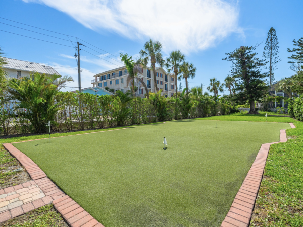 Beautiful Siesta Key Vacation Condo Walk to Beach with Pool