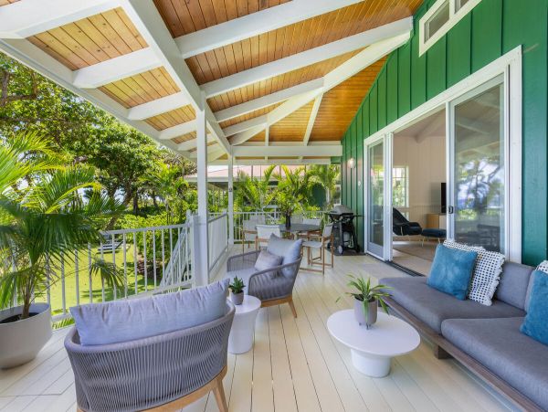 Modern Beachfront 6 Bedroom Vacation Home with Hot Tub
