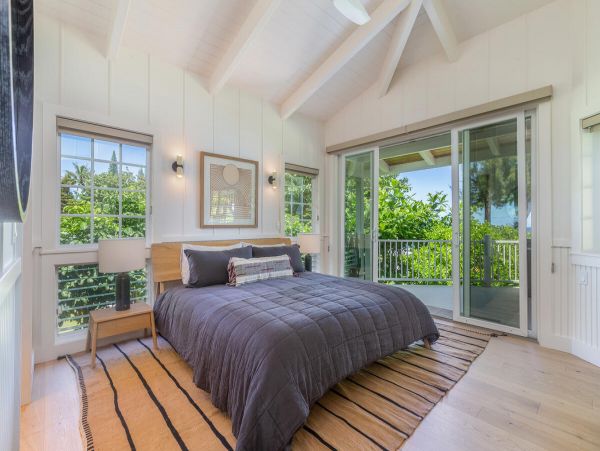 Modern Beachfront 6 Bedroom Vacation Home with Hot Tub