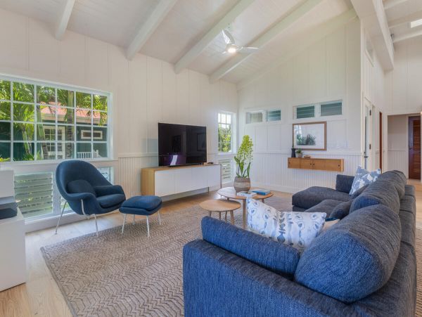 Modern Beachfront 6 Bedroom Vacation Home with Hot Tub