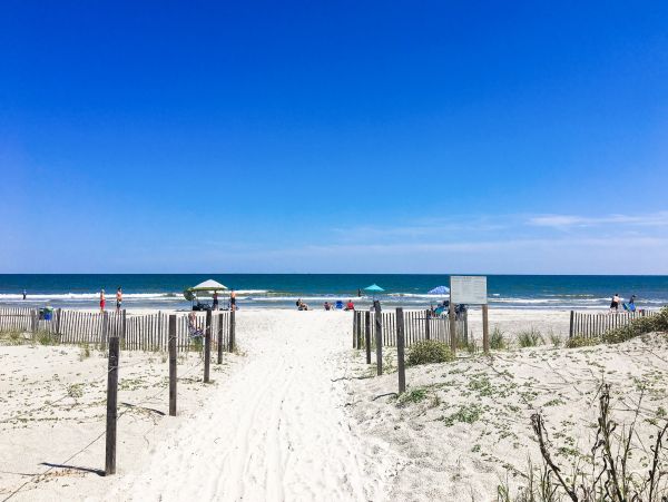 Lagoon View Two Bedroom Condo 2 Pools, Beach Cabana & Walk to Beach