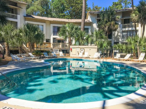Lagoon View Two Bedroom Condo 2 Pools, Beach Cabana & Walk to Beach