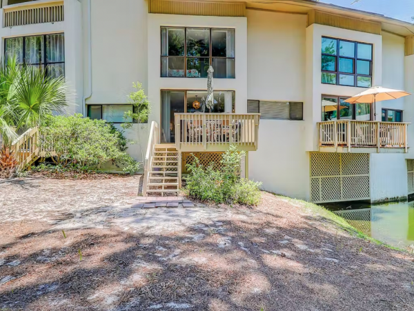 Lagoon View Two Bedroom Condo 2 Pools, Beach Cabana & Walk to Beach