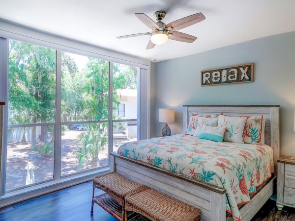 Lagoon View Two Bedroom Condo 2 Pools, Beach Cabana & Walk to Beach