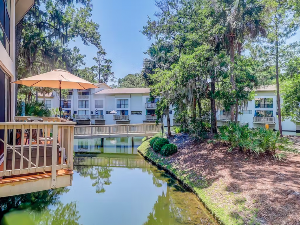 Lagoon View Two Bedroom Condo 2 Pools, Beach Cabana & Walk to Beach