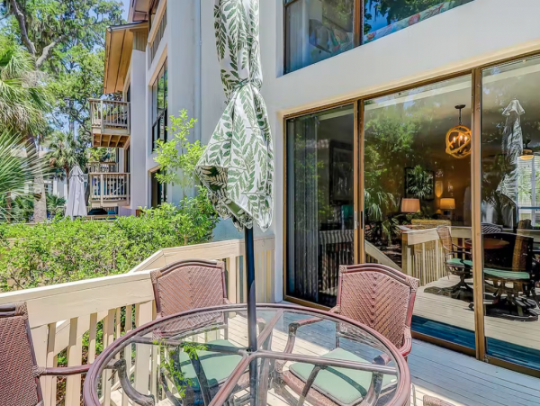 Lagoon View Two Bedroom Condo 2 Pools, Beach Cabana & Walk to Beach